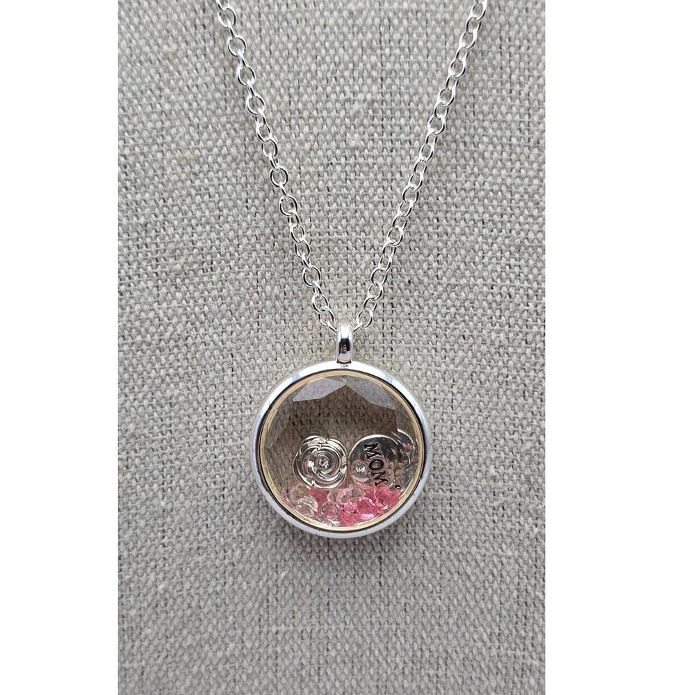 Avon Memorable Moments “Mom” Floating Charm Pendant Necklace